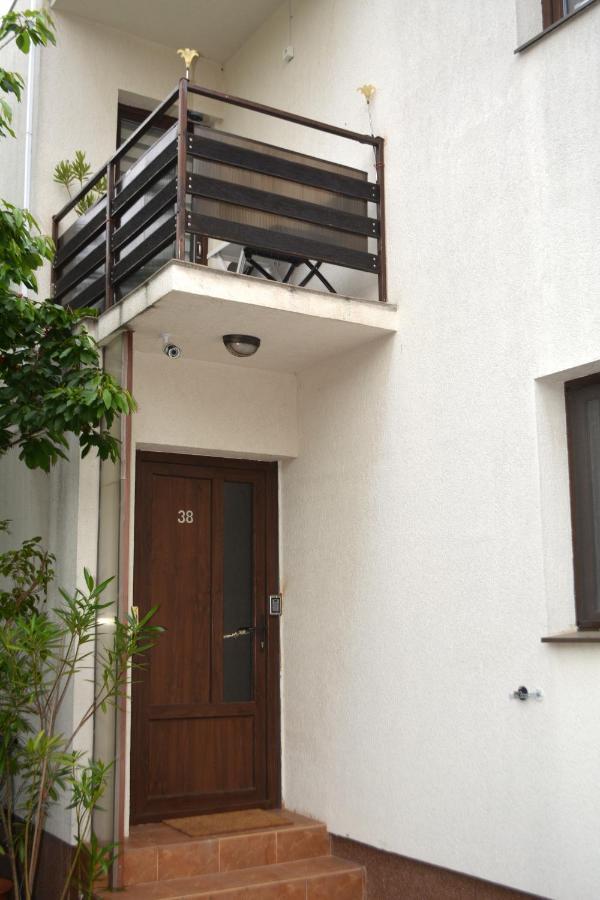 Villa 38 Silviu Apartment Bucharest Exterior photo